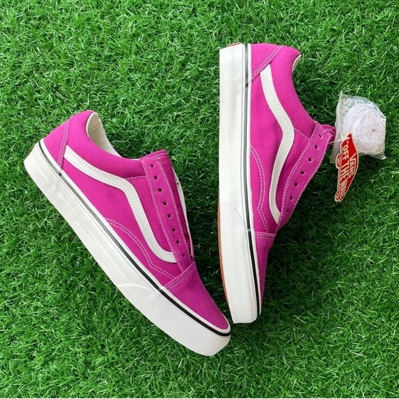 NEW "Old Skool" Authentic Vans in fuschia color - Picture 3 of 6